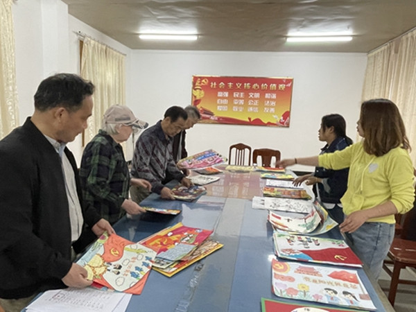 淮南八公山區(qū)關(guān)工委組織開展“黨是陽(yáng)光我是苗”少幼兒書畫大賽