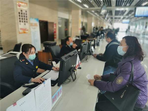 淮南：新春開工第一天，市市場(chǎng)監(jiān)管局注冊(cè)登記窗口凝心聚力優(yōu)服務(wù)