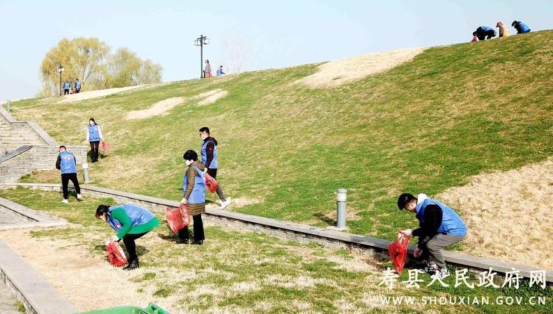 淮南壽縣：開展學雷鋒保護古城環(huán)境環(huán)城活動